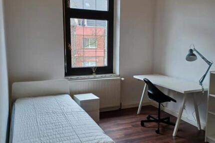 Möbeliertes Zimmer in Mädchen WG mitte Duisburg und Düsseldorf