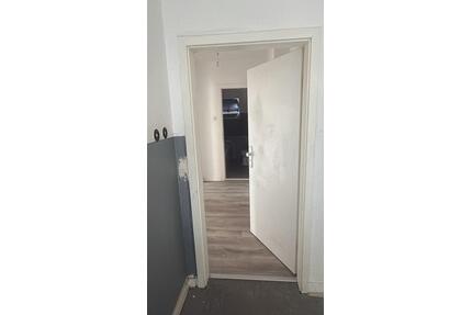 DG Wohnung 2 12 Zimmer frisch renoviert - Duisburg Mittelmeiderich