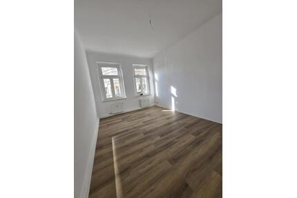 Renovierte 2-Zimmer in LEIPZIG - 579,00&nbsp;EUR Kaltmiete, ca.&nbsp; 59,50&nbsp;m&sup2; in Leipzig (PLZ: 04315) Ost