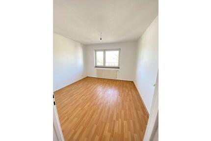 3 Zimmerwohnung mit Balkon und Stellplatz - Frankfurt am Main Ginnheim