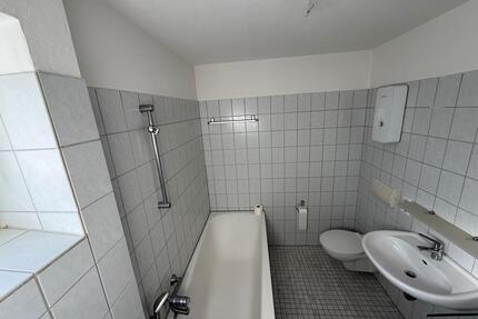 Bezahlbar. Praktisch. Bezugsfrei - 2 Zimmer Wohnung mit Balkon am Hageberg - Wolfsburg
