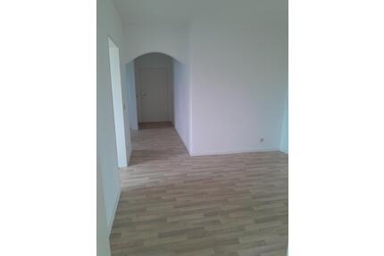 3 Zimmer Küche Bad Wohnung in 1 Etage mit Balkon u.Garage. - Enger