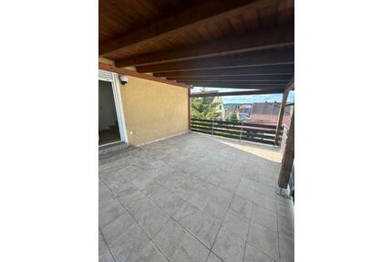 Helle 5-Zimmer Wohnung über 2Etagen mit Dachterrasse zu vermieten - Mitteleschenbach