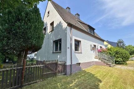 Helle 3-Zimmer-DG-Wohnung im ruhigen 2-Familienhaus- modernes Bad - Dortmund Mengede