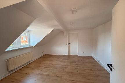 Kernsanierte 2 Zimmer Dachegschoss Wohnung - Erstbezug - Pirmasens