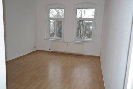 Großzügige 2-Zimmer mit Laminat, Wanne und Balkon in zentraler Lage! EBK mgl. - Chemnitz Zentrum