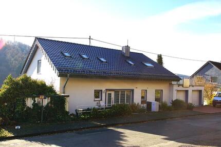 Charmante 3-Zimmer Dachgeschosswohnung mit großer Sonnenterasse - Netphen