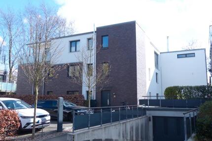 Stilvolle, großzügige 3 Zimmer Wohnung mit zwei Balkonen - Kölln-Reisiek