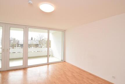 Helle 3-Zimmer Wohnung 70 m2 München Unterhaching mit Balkon Erstbezug nach Vollrenovierung