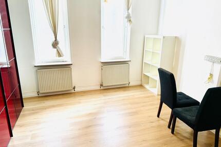 Frauen WG Zimmer bei Stuttgart Hauptbahnhof - Jobcenter möglich