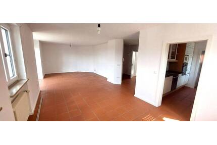 Sehr schöne – renovierte Wohnung in Parkstein, Lichtensternstraße mit tollem Ausblick, 3,5-Zimmer im 1 OG und ca. 98 m² Wohnfläche - Garage und Küche