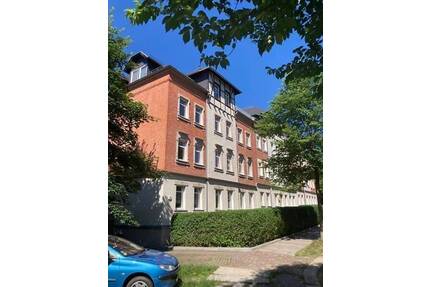 Großzügige 2-Zimmer mit Laminat, Wannenbad, SP und Balkon in ruhiger Lage! EBK mgl. - Chemnitz Ebersdorf