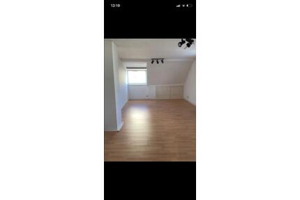 1 Zimmer Dachgeschoss Wohnung Degerloch zentral gelegen - Stuttgart