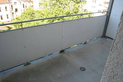 Große 2-Zimmer mit Laminat, Wannenbad, Stellplatz und Balkon in ruhiger Lage! EBK mgl. - Chemnitz Ebersdorf