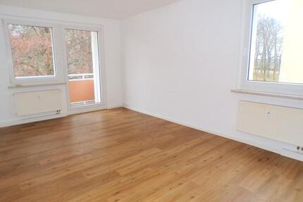 ** Balkon ** 3 Zimmer Wohnung in Werdau zu vermieten!