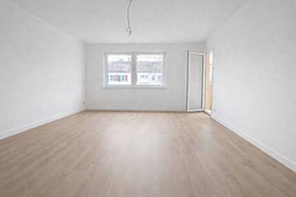 Erstbezug nach Sanierung ca. 87qm 3 Zimmer + Küche + Bad mit Badewanne + Balkon + Keller - Frankfurt Unterliederbach