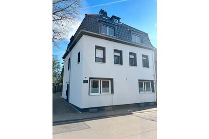 Moderne 2–3 Zimmer Erdgeschosswohnung mit Einbauküche - Solingen Central