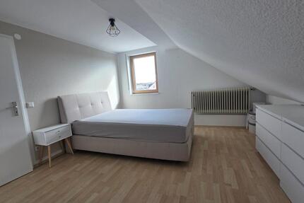 Kurzzeitmiete: Schöne Dachgeschosswohnung mit Balkon - Karlsruhe Neureut