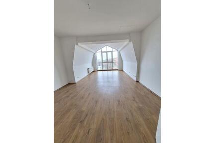 Logenplatz zur Innenstadt | Panoramafensterfront mit Blick in das Zentrum Magdeburgs