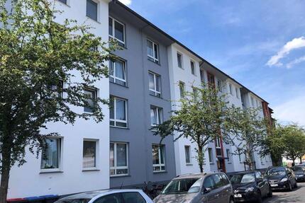renovierungsbedürftige 4 Zimmer Wohnung in Dinslaken ab sofort zu vermieten!