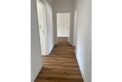 Frisch renovierte 3 Zimmer Wohnung mit Einbauküche - Top Lage - Wiesbaden Südost