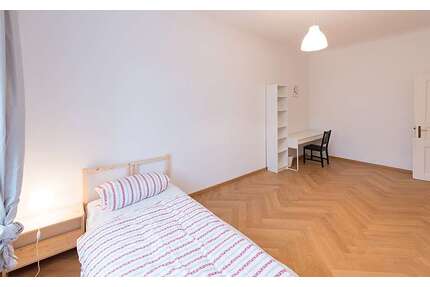 WG-Zimmer in München 900,00 € 18 m²