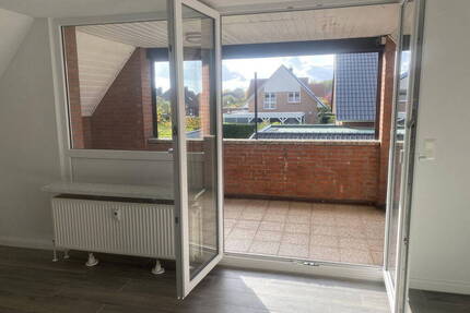 Willkommen in Ihrer neuen traumhaften 2 Zimmer Wohnung 55 qm mit Balkon - Brunsbek Langelohe