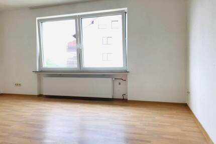 HELL & GERÄUMIG: 2-Zimmer mit Abstellraum, Wannenbad und Balkon im 1.OG! - Bad Gandersheim