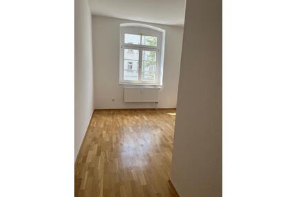 Sehr schöne 3-Zimmer mit Wanne, Dusche und Balkon! - Chemnitz Kapellenberg