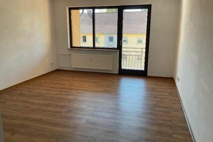 Helle 2-Zimmer Wohnung mit modernen Bodenbelägen und Balkon zu vermieten - Bad Hersfeld