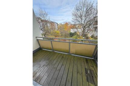 Großzügige 2-Zimmer mit neuem Laminat, Dusche und Balkon in ruhiger Lage! - Chemnitz Altendorf