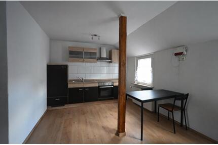 Dachgeschosswohnung in Bremen – 2,5 Zimmer mit Einbauküche