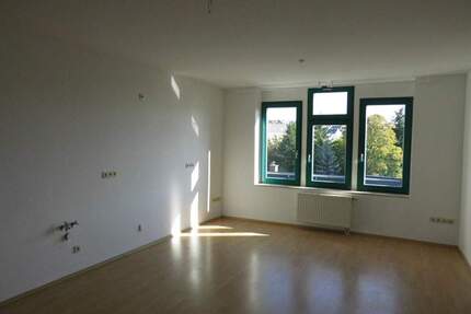 Individuelle 3-Zimmer Dachgeschoß-Wohnung mit offener Küche im Zentrum - bei Bedarf mit Garage! - Reichenbach