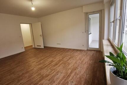Elegante 3-Zimmer Wohnung mit Balkon in Frankfurt-Unterliederbach - Frankfurt am Main