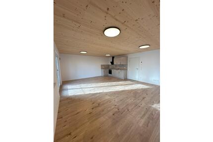 Helle 4-Zimmer Neubau-Wohnung in Deggendorf (WG geeignet)