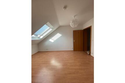 Helles WG-Zimmer in Bruchköbel - 450,00&nbsp;EUR Kaltmiete, ca.&nbsp; 110,00&nbsp;m&sup2; in Bruchköbel (PLZ: 63486)