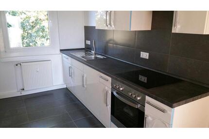 Renovierte 3 Zimmer Wohnung, EBK, Balkon in Dessau Zentrum - Dessau-Roßlau