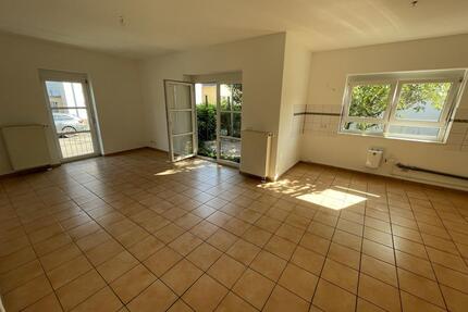 Wohnen im Grünen: EG-Wohnung mit großer Wohn-Essküche und Terrasse in Karlsruhe-Daxlanden