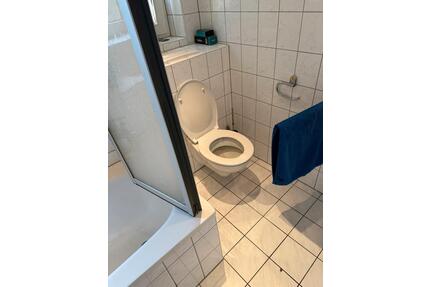 Geräumiges Zimmer in einer 3-Zimmer-Wohnung - Fulda