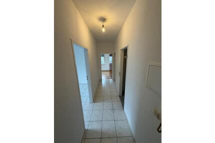 Frisch renovierte Erdgeschoßwohnung in zentraler Lage - Krefeld Cracau