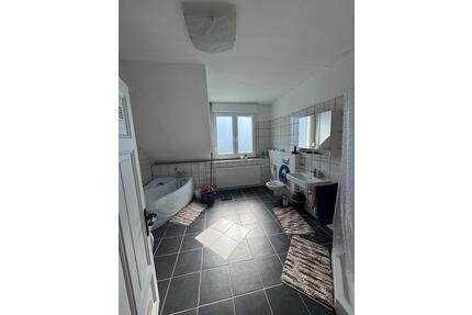 Moderne Dachgeschosswohnung mit riesigem Badezimmer & Top Lage - Ahlen