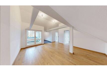 Lichtdurchflutetes 2-Zimmer DG-Schmuckstück mit Ost-Balkon und neuer Einbauküche - Nürnberg Höfen