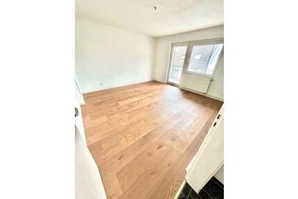 Schöne sanierte 2-Zimmer Wohnung mit Küche und Balkon ab 01.06.26 - Krefeld Cracau