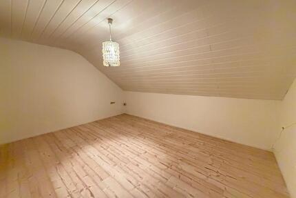 Gemütliche 3 Zimmer Dachgeschosswohnung zu vermieten! - Oberboihingen