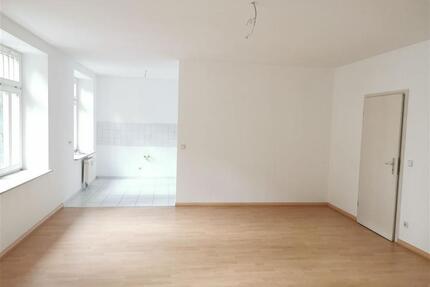 Großzügige 3-Zimmer mit Einbauküche, Laminat, Wanne und Balkon!! - Chemnitz Hilbersdorf