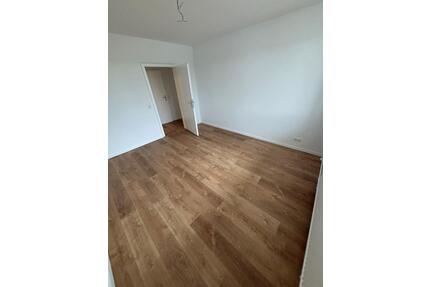 Helle 3-Zimmer-Wohnung mit Balkon im 4. Stock in Laatzen