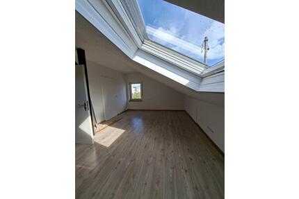 2 Zimmer DG-Wohnung in Wyhlen - 600,00&nbsp;EUR Kaltmiete, ca.&nbsp; 60,00&nbsp;m&sup2; in Grenzach-Wyhlen (PLZ: 79639)