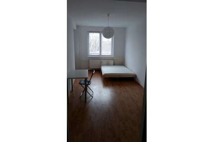 WG-Zimmer in Berlin 680,00 € 17 m²