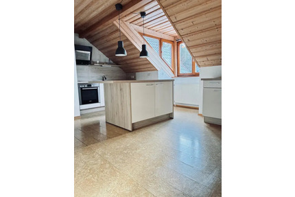 Helle 3-Zimmer Dachgeschosswohnung in Deuerling - Regensburg Galgenberg