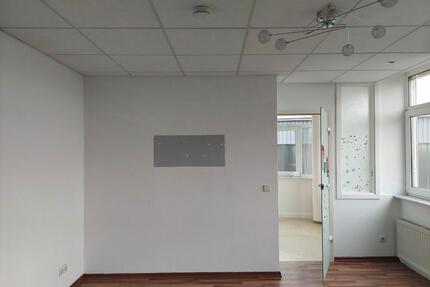 Wohnung Helle 3,5- Zimmer Wohnung + kleiner Wintergarten im WZ - Königsbrunn